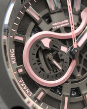 Load image into Gallery viewer, NSQUARE SnakeKing Automatic Watch-46mm N10.12 Gray/Pink|蛇皇系列 自動錶-46毫米  N10.12灰色/粉紅色