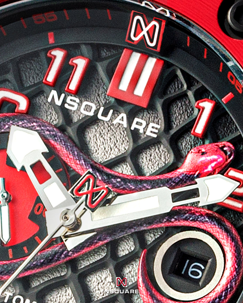 NSquare蛇系列 特別版本 自動錶 - 46毫米 N51.3火暴紅